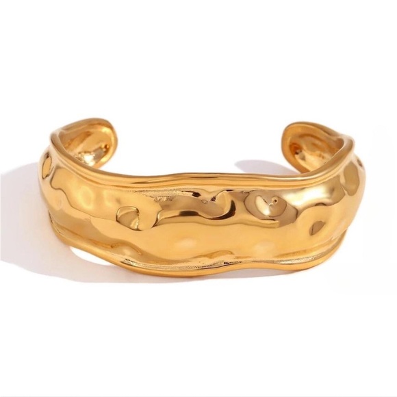 18k Gold Plated Cuff Bangle Bracelet - Picture 1 of 2